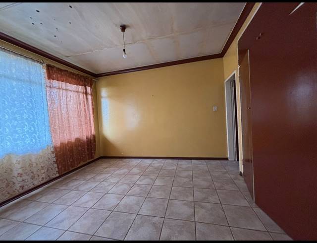 2 BEDROOM FLAT FOR SALE IN VEREENIGING CENTRAL